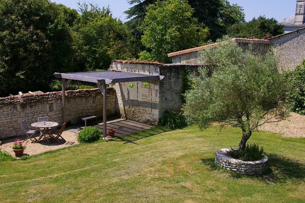 L'Olivier Villa Monts-sur-Guesnes Luaran gambar