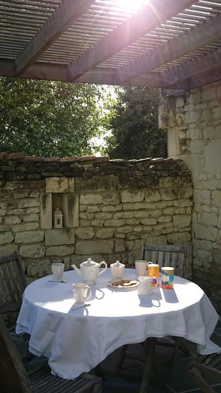L'Olivier Villa Monts-sur-Guesnes Luaran gambar