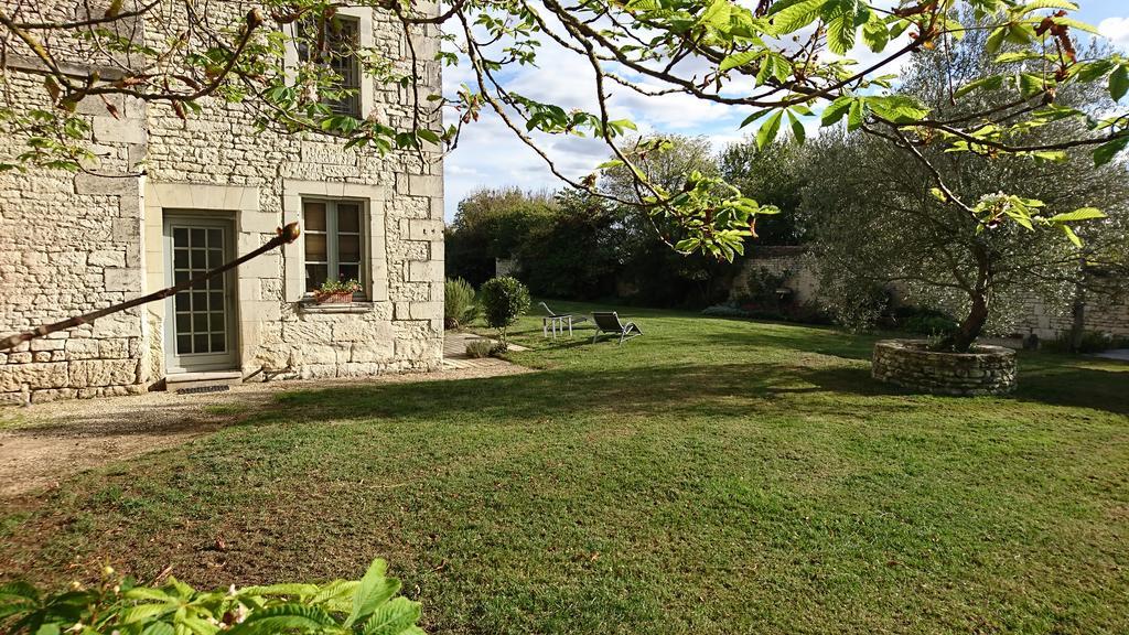 L'Olivier Villa Monts-sur-Guesnes Luaran gambar