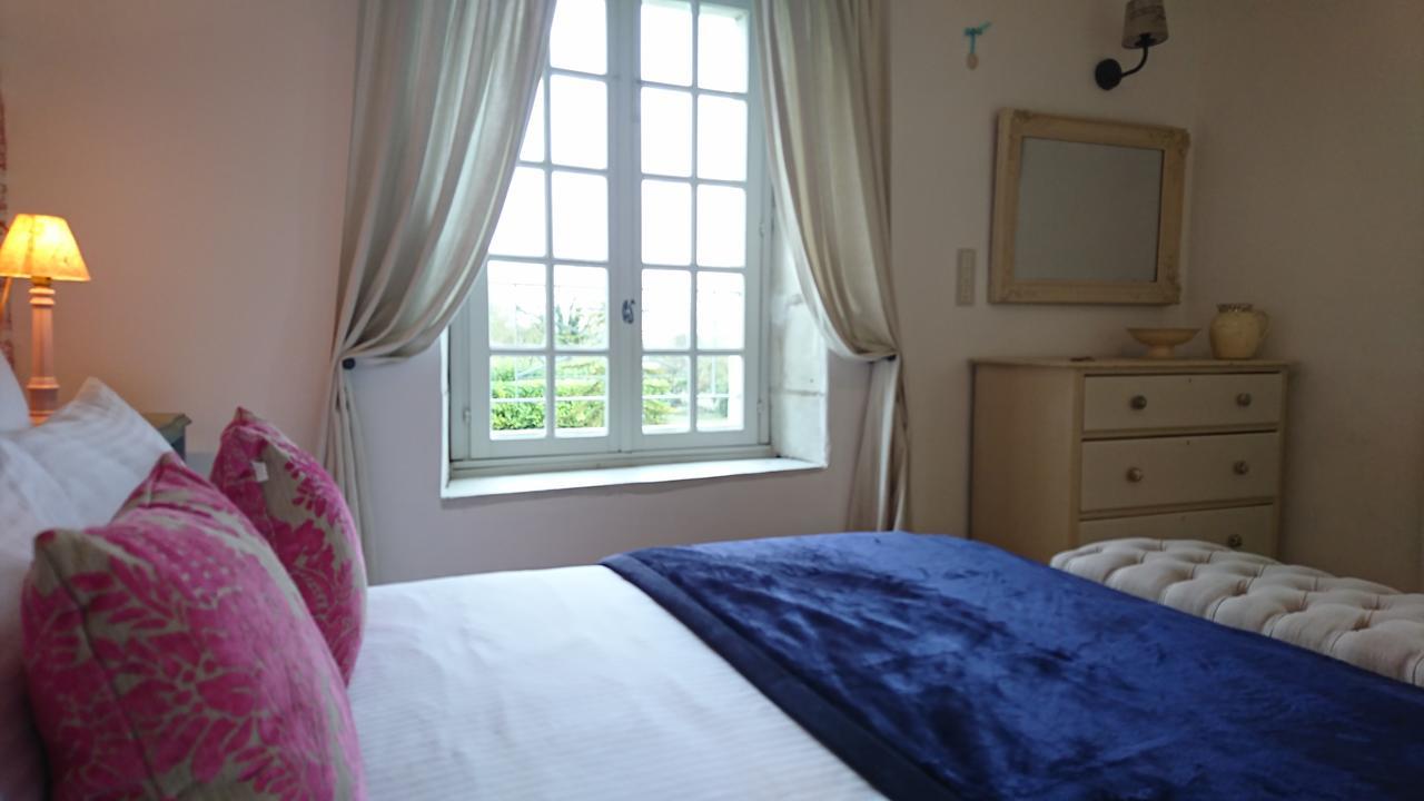 L'Olivier Villa Monts-sur-Guesnes Bilik gambar