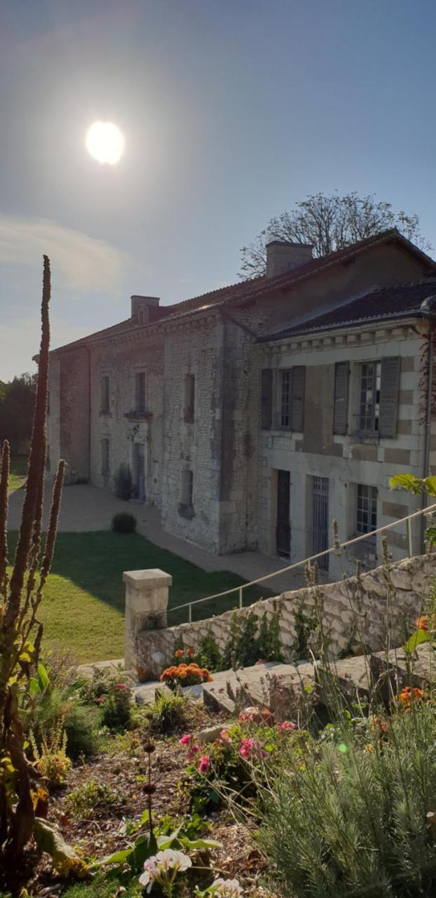 L'Olivier Villa Monts-sur-Guesnes Luaran gambar
