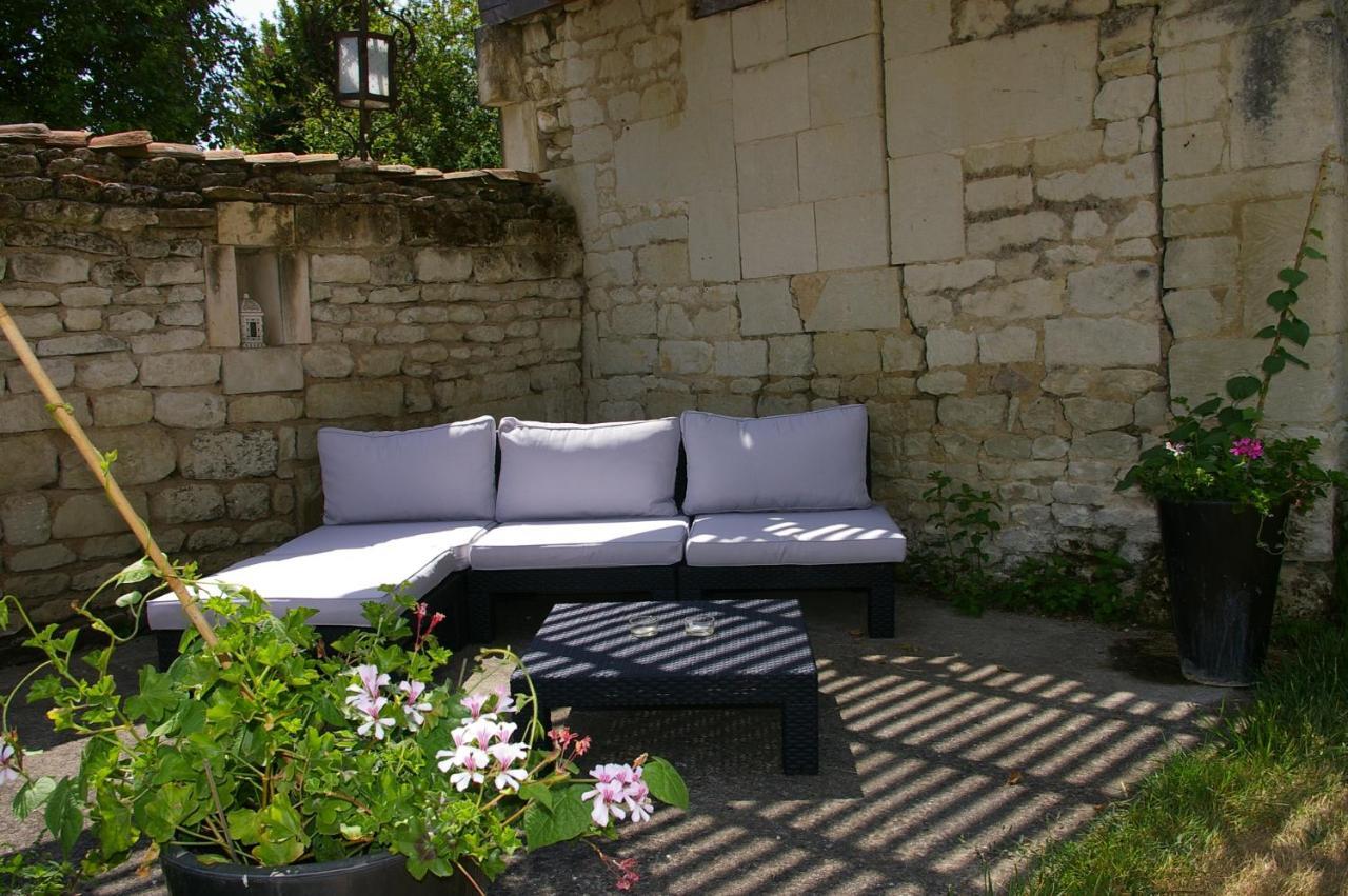 L'Olivier Villa Monts-sur-Guesnes Bilik gambar